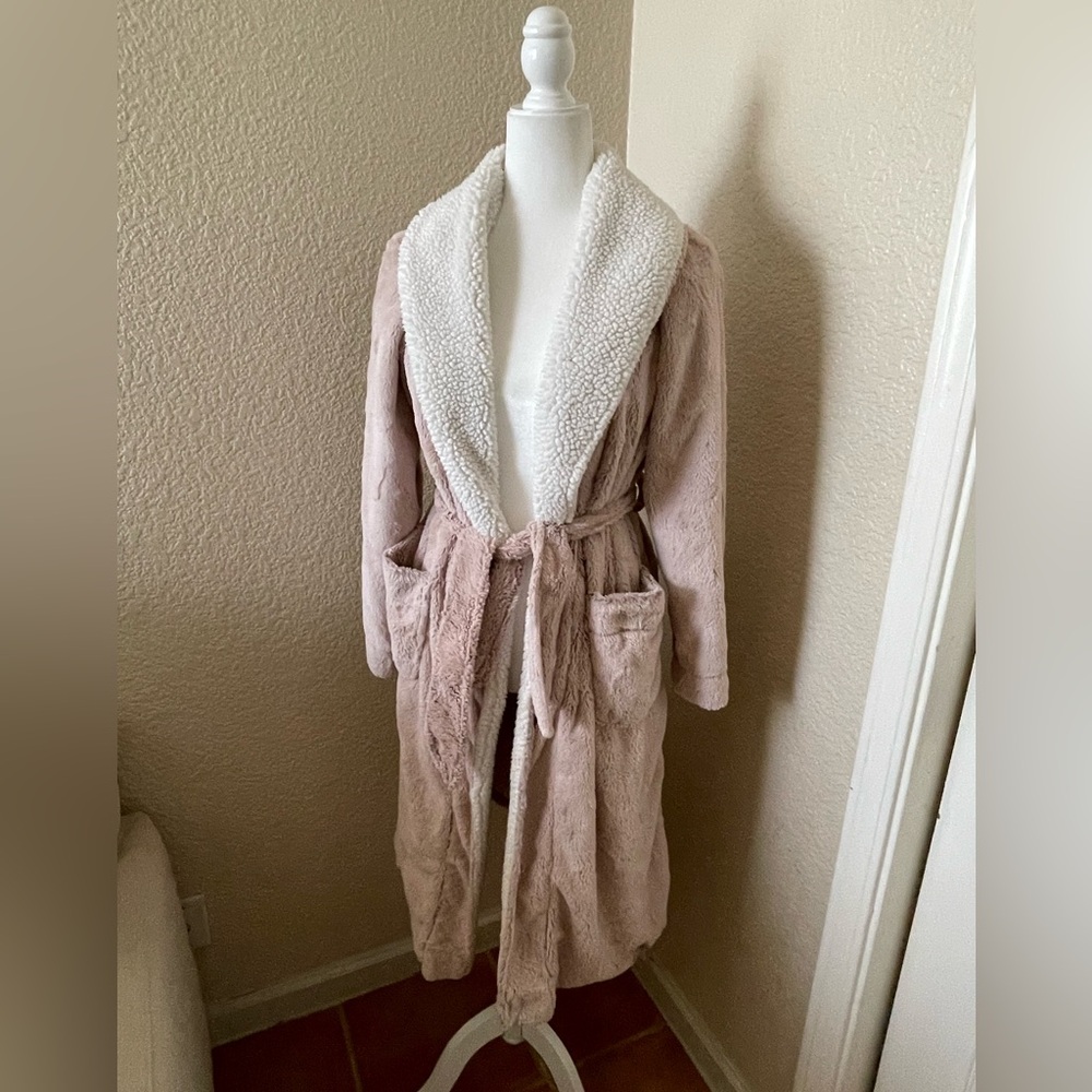 Stars Above Pink and White Plush Robe